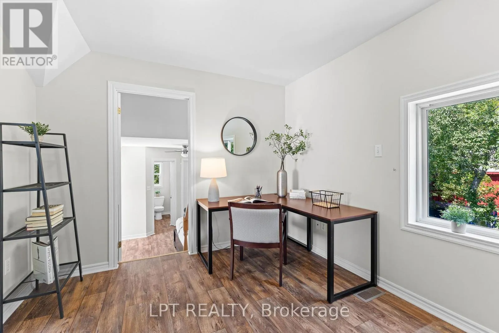 77 MUNRO ST WEST STREET W
