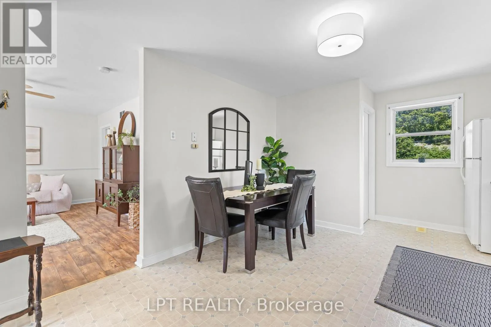 77 MUNRO ST WEST STREET W