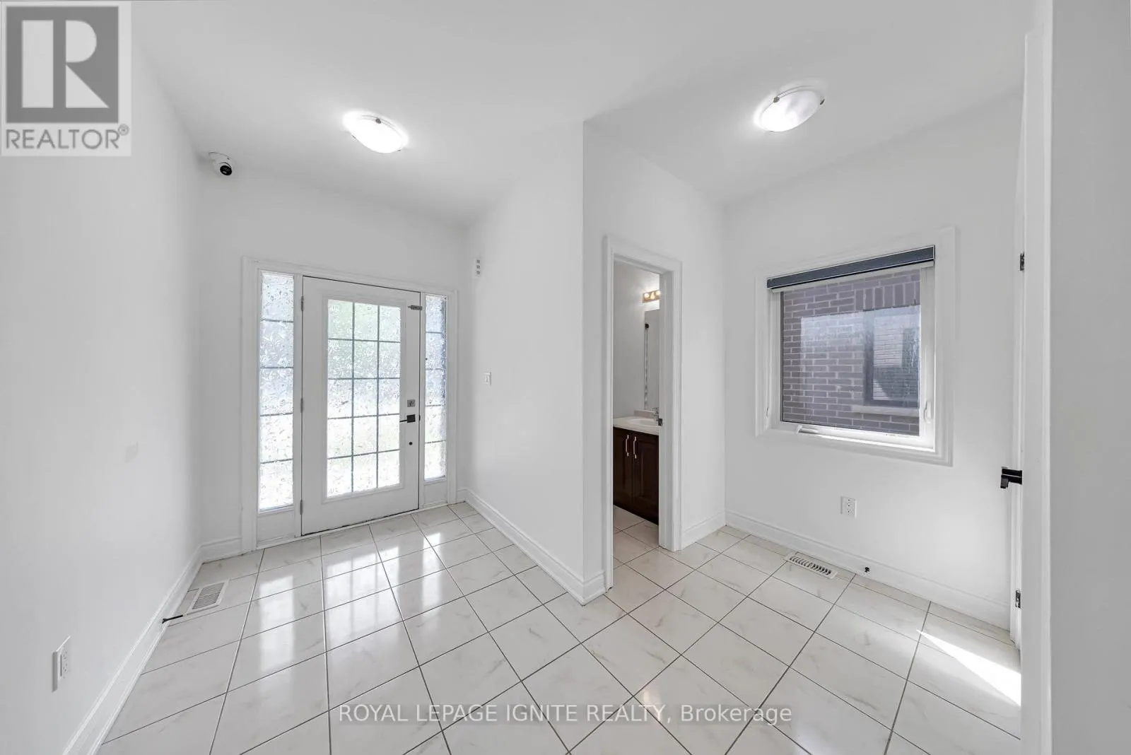 9 ALAN WILLIAMS TRAIL