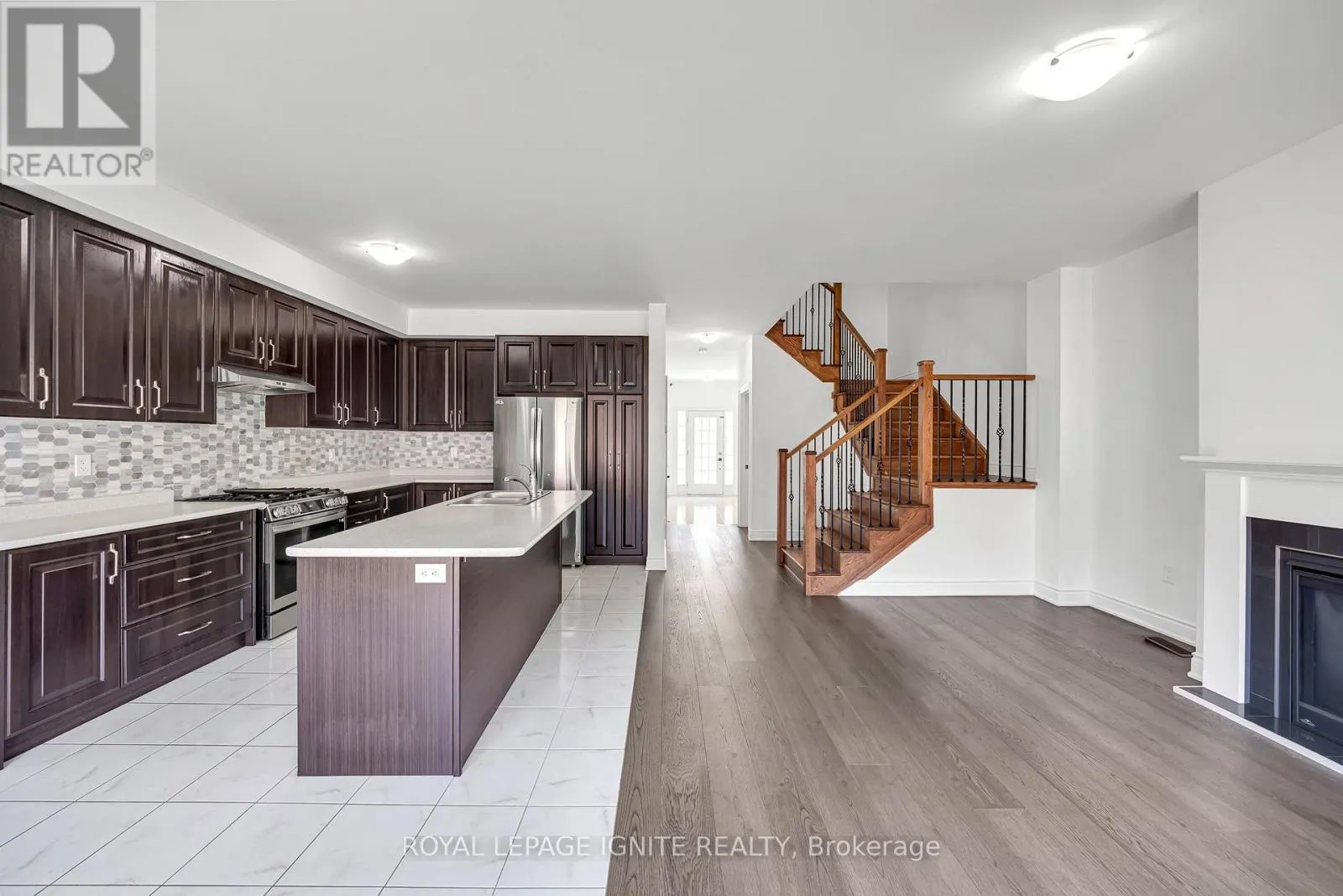 9 ALAN WILLIAMS TRAIL