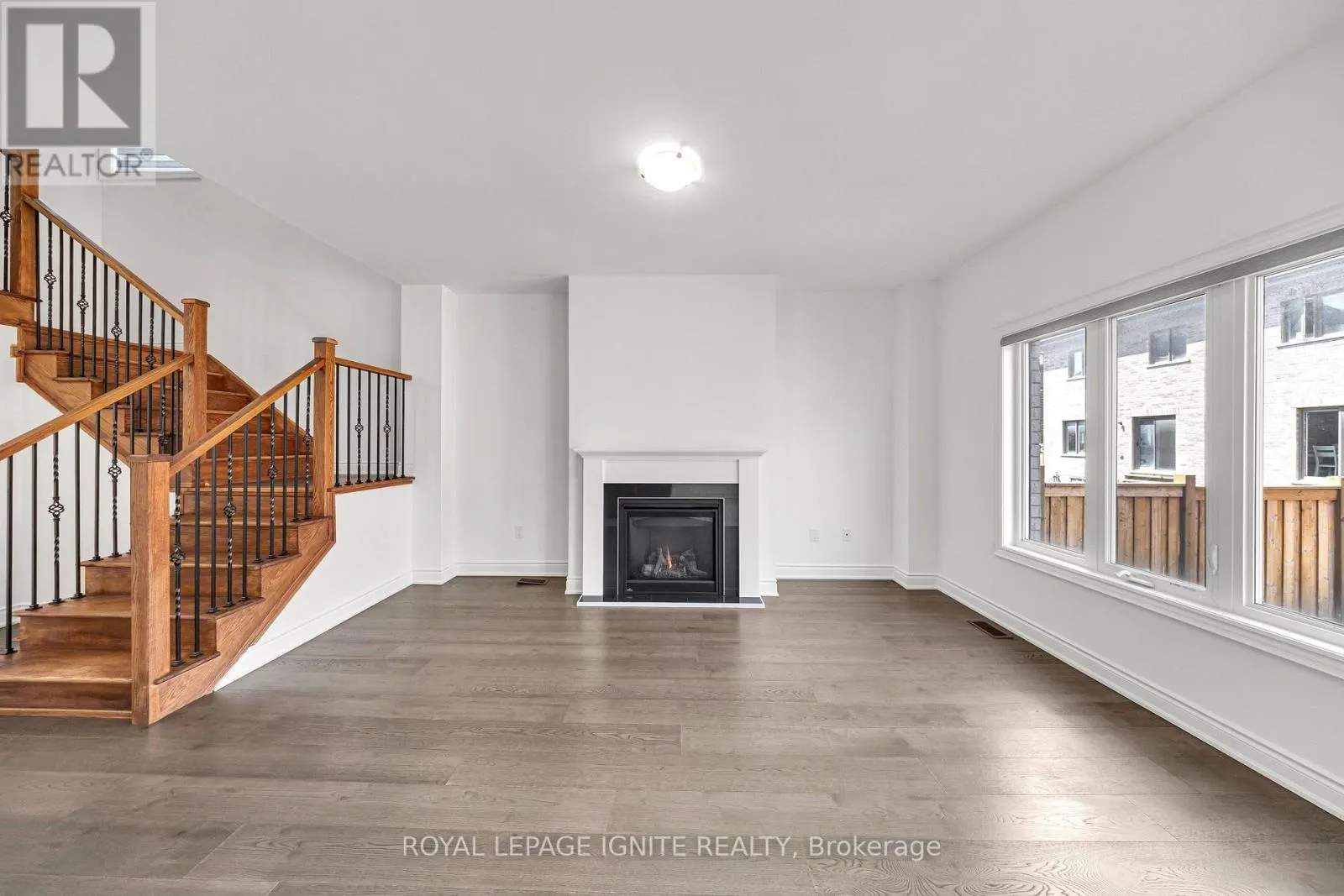 9 ALAN WILLIAMS TRAIL