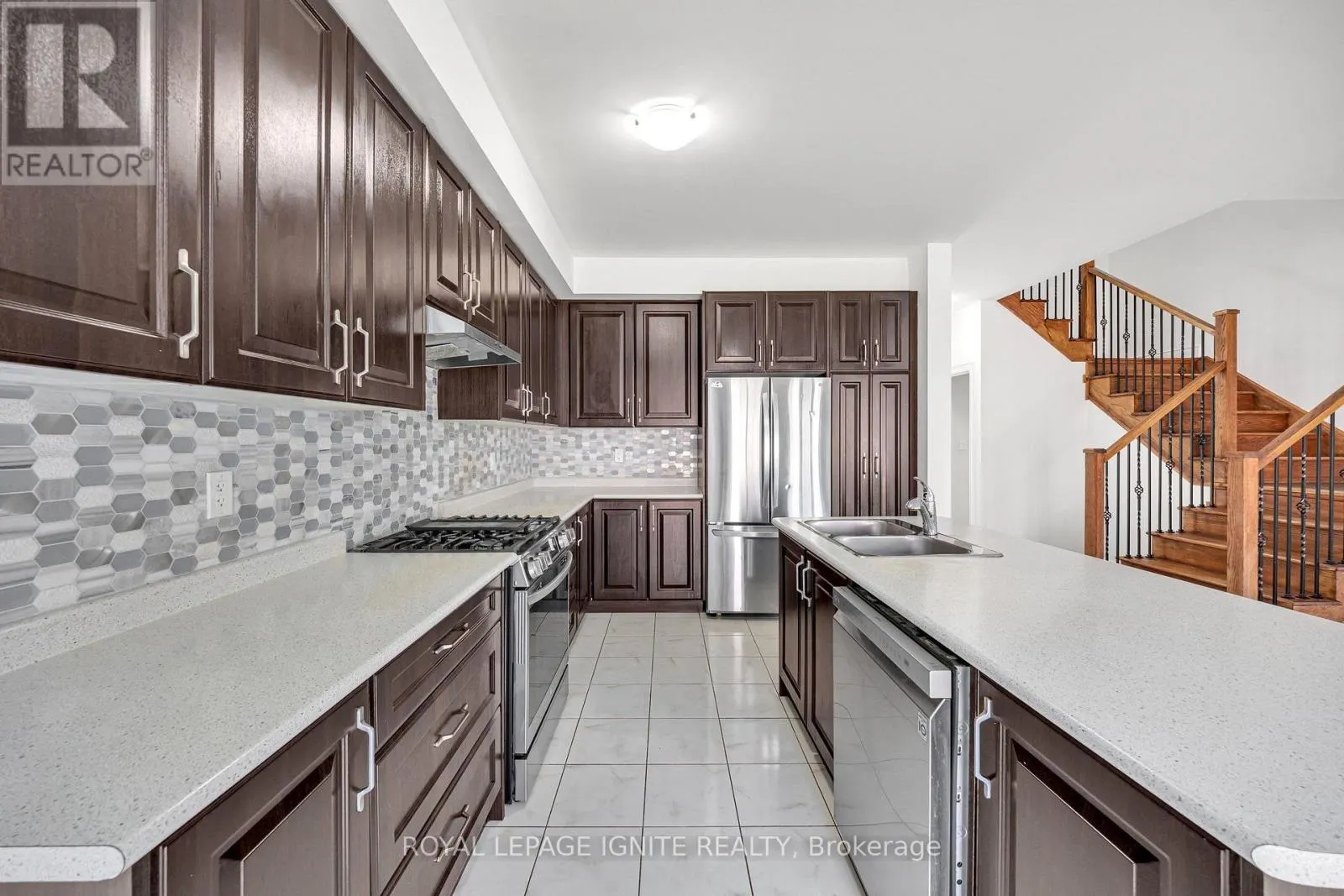 9 ALAN WILLIAMS TRAIL