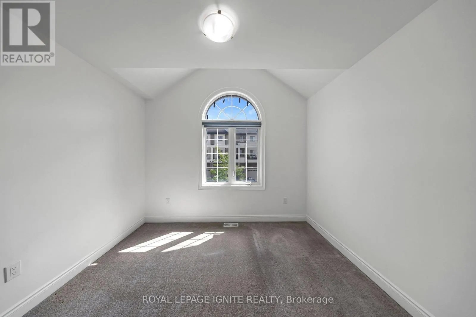 9 ALAN WILLIAMS TRAIL