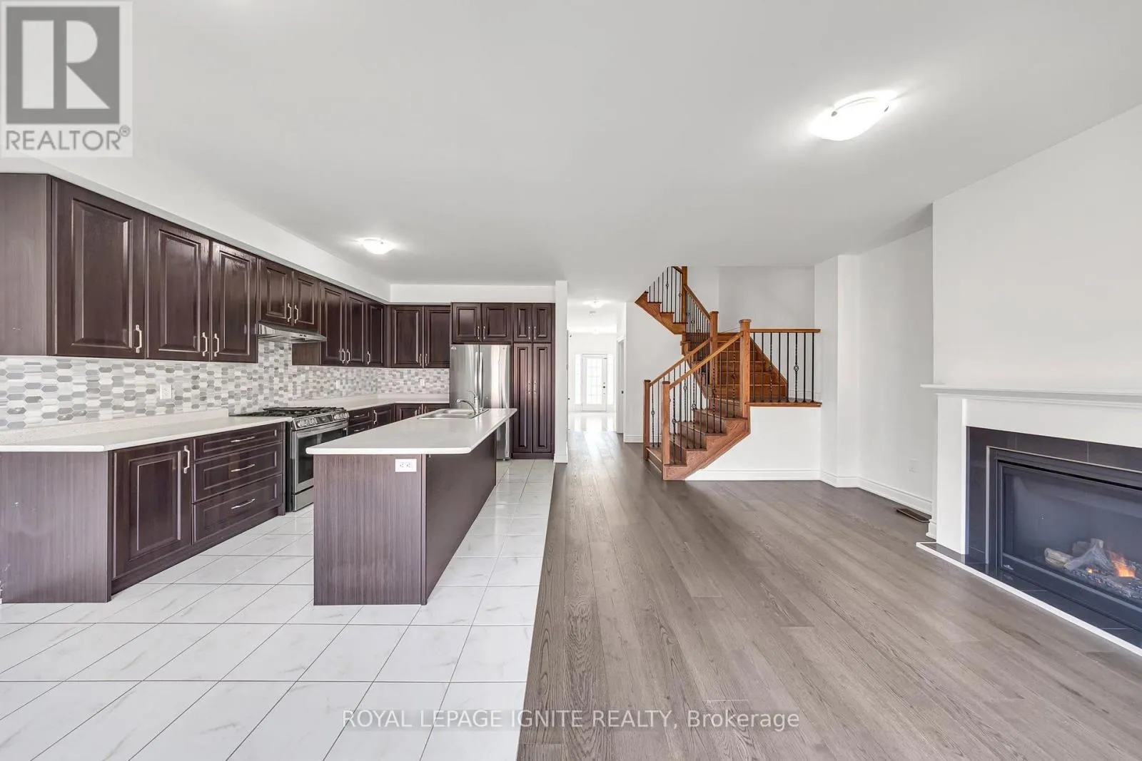 9 ALAN WILLIAMS TRAIL