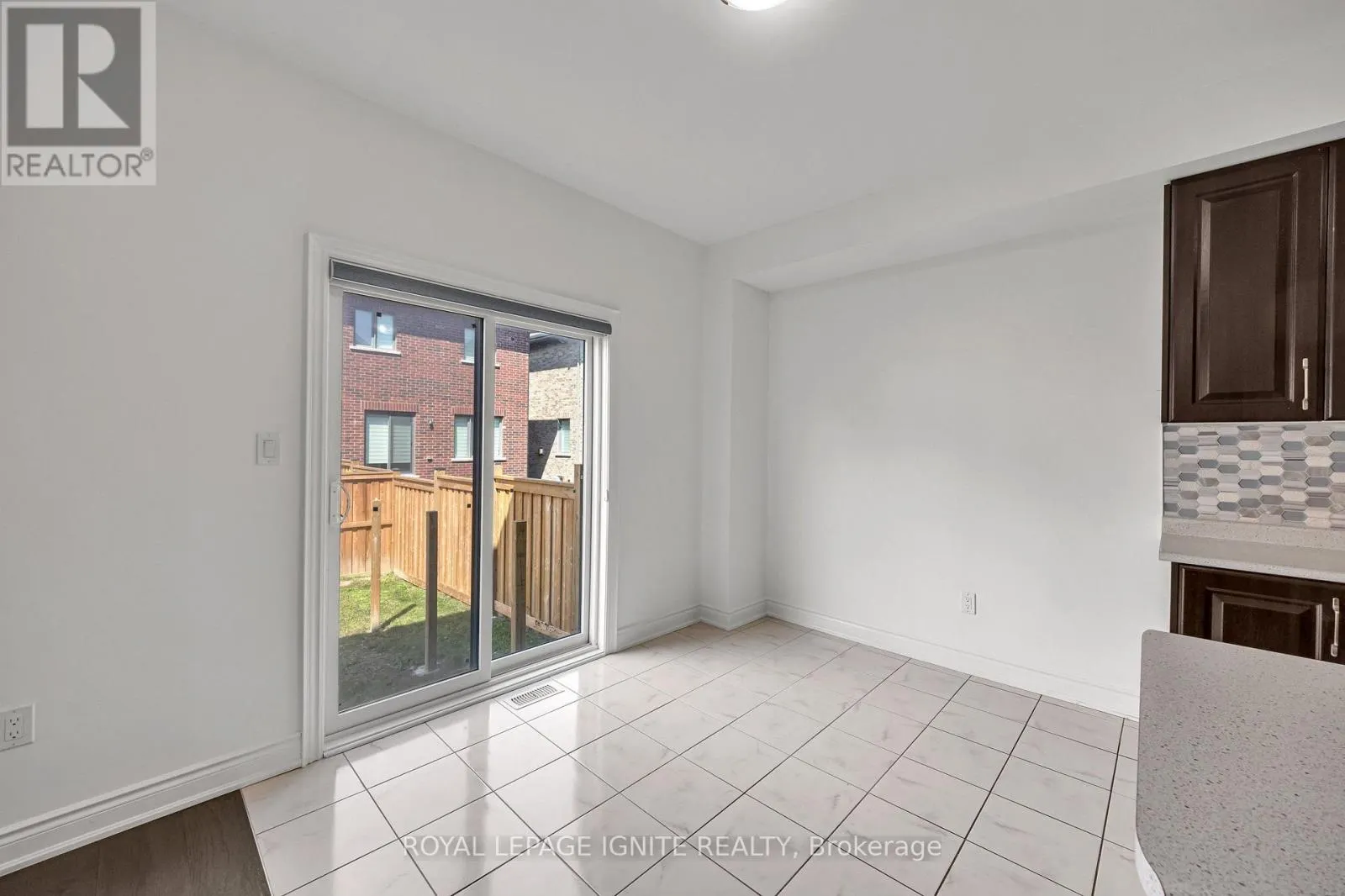 9 ALAN WILLIAMS TRAIL