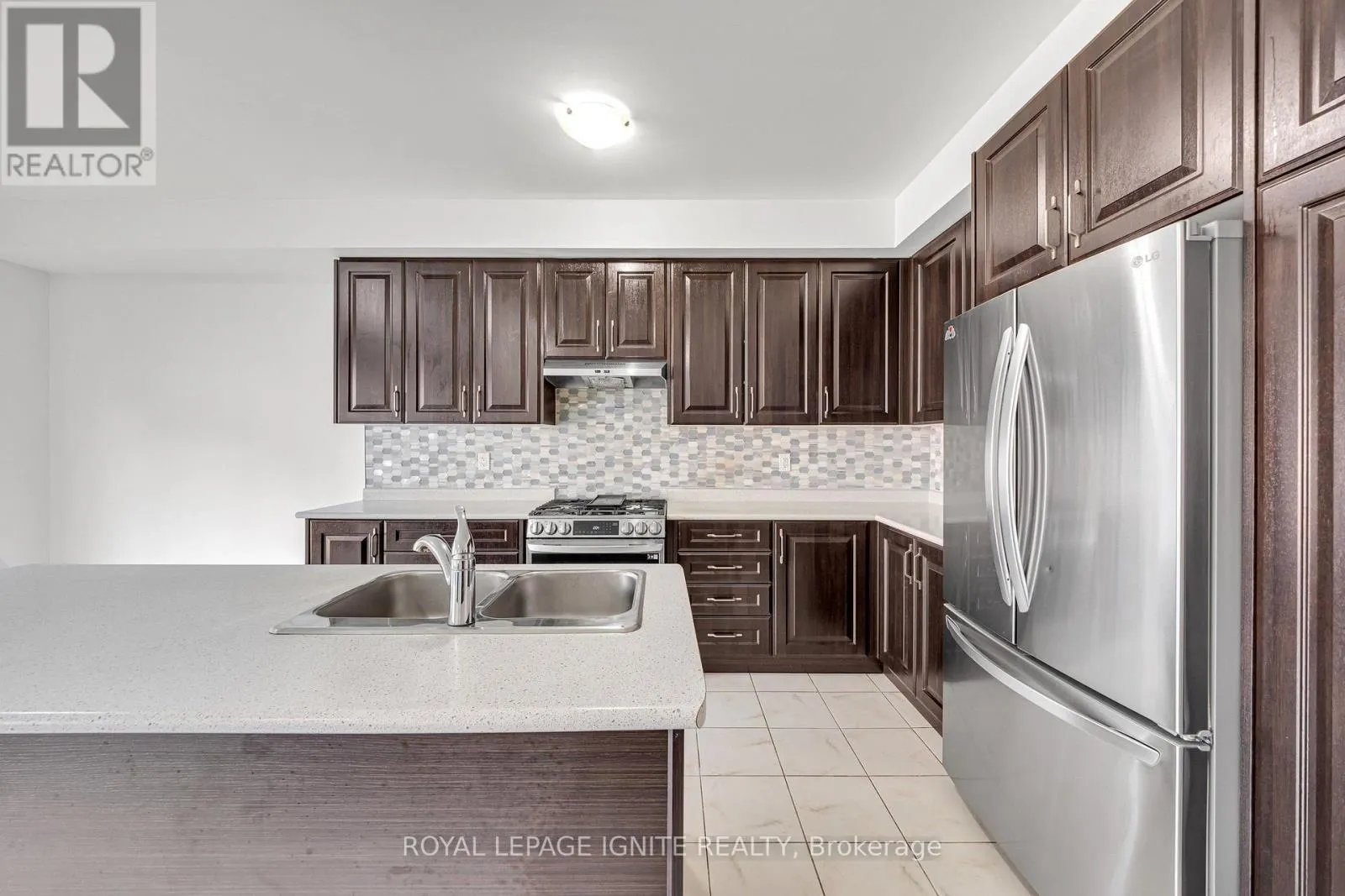 9 ALAN WILLIAMS TRAIL