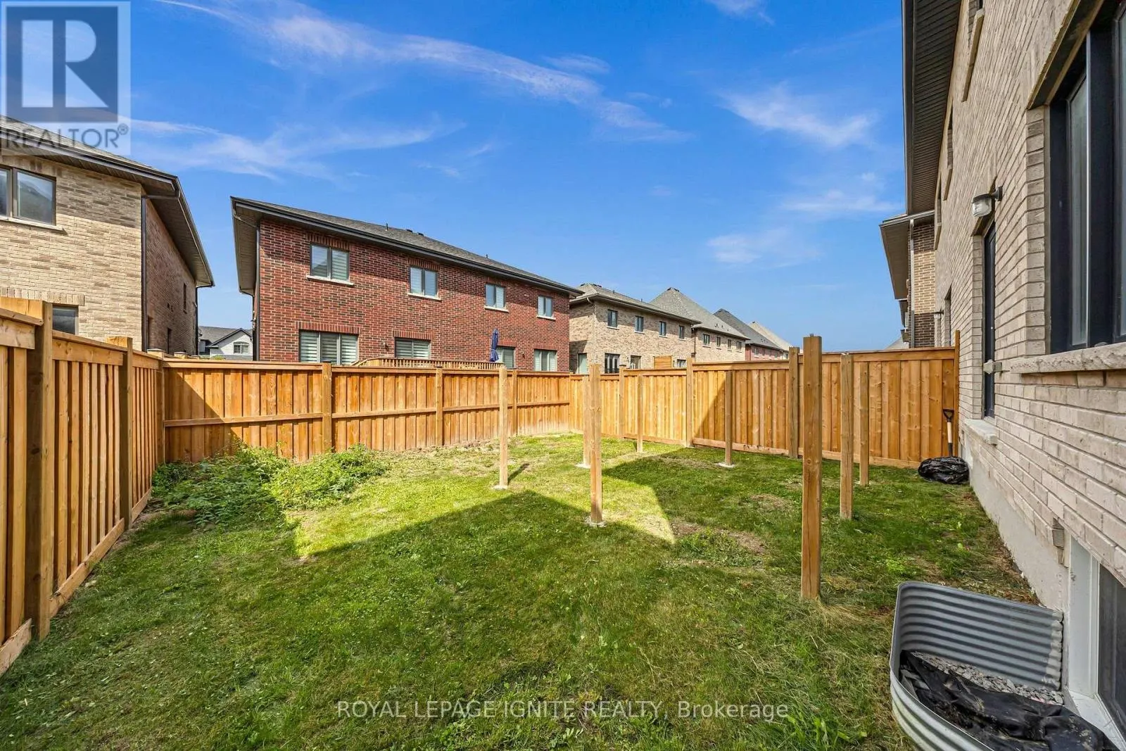 9 ALAN WILLIAMS TRAIL