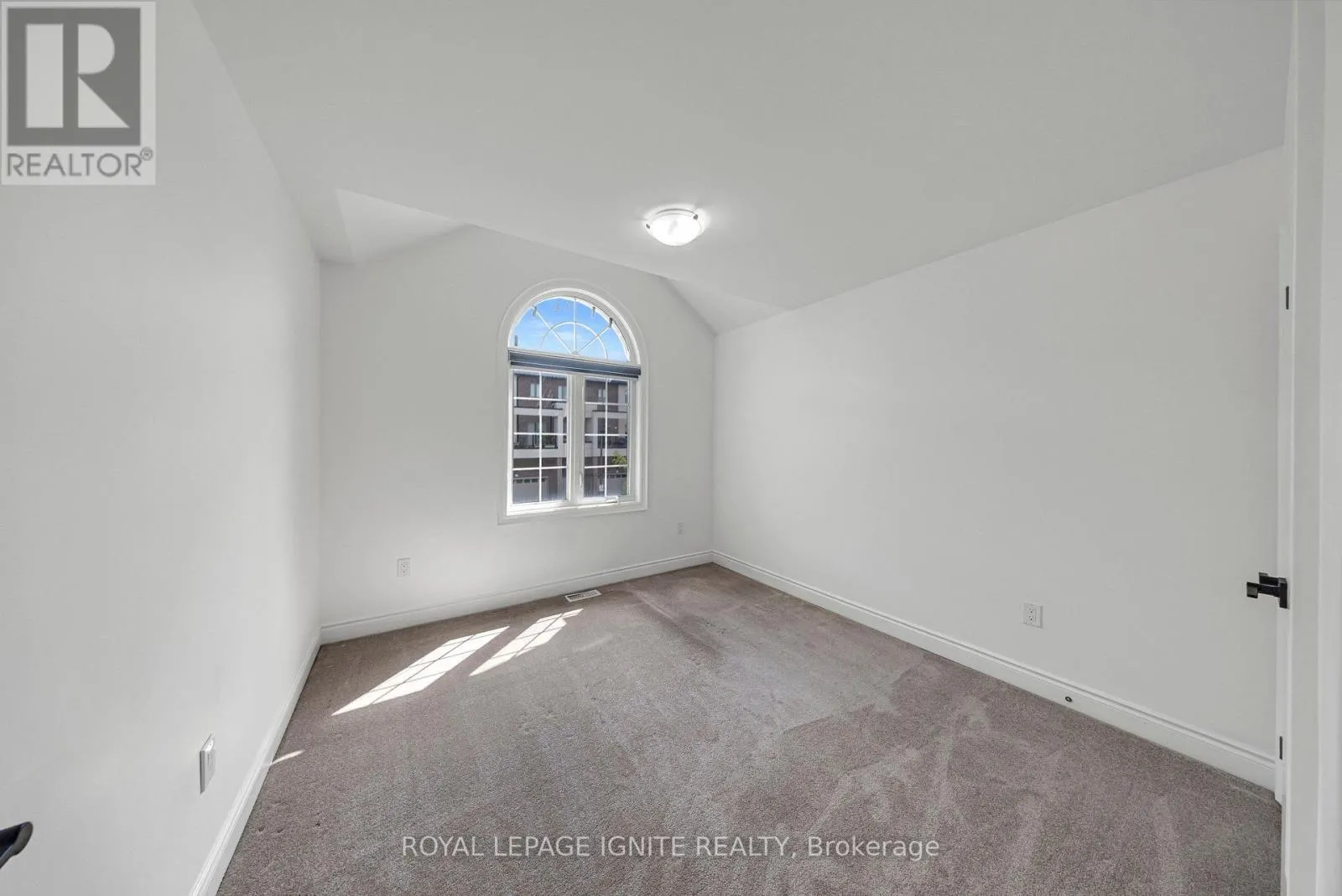 9 ALAN WILLIAMS TRAIL