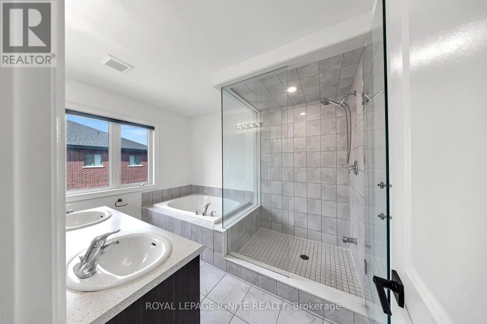 9 ALAN WILLIAMS TRAIL