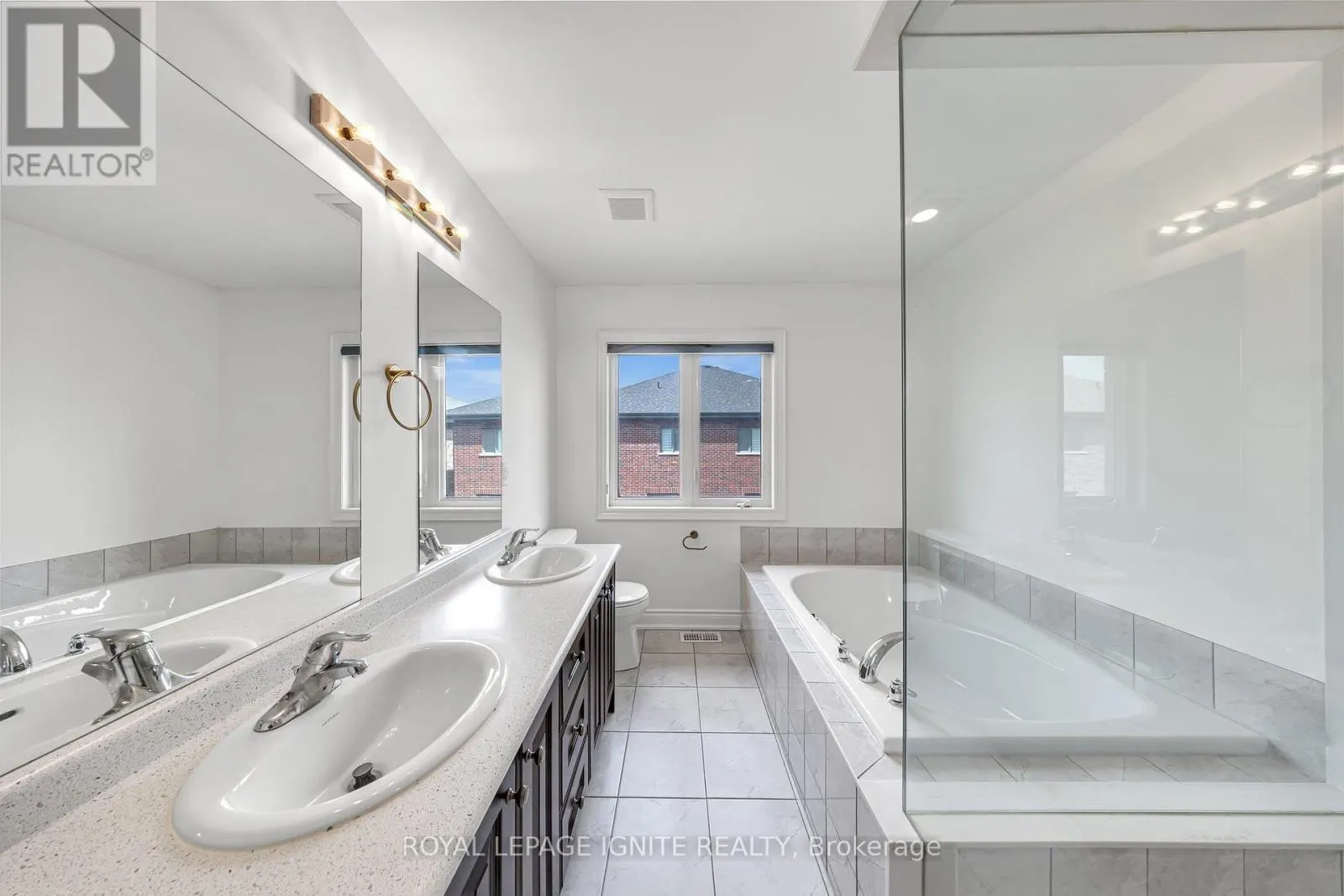 9 ALAN WILLIAMS TRAIL