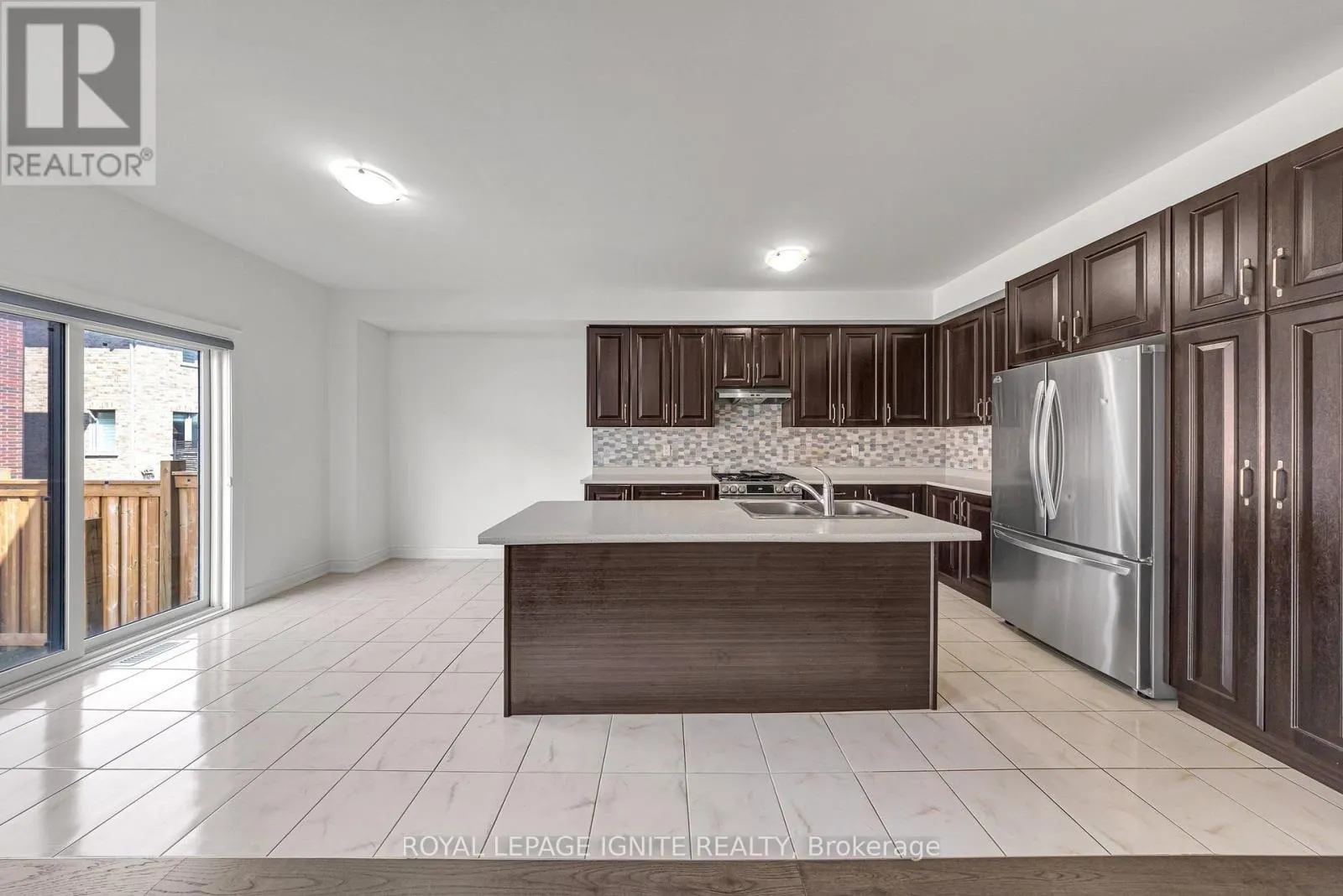 9 ALAN WILLIAMS TRAIL