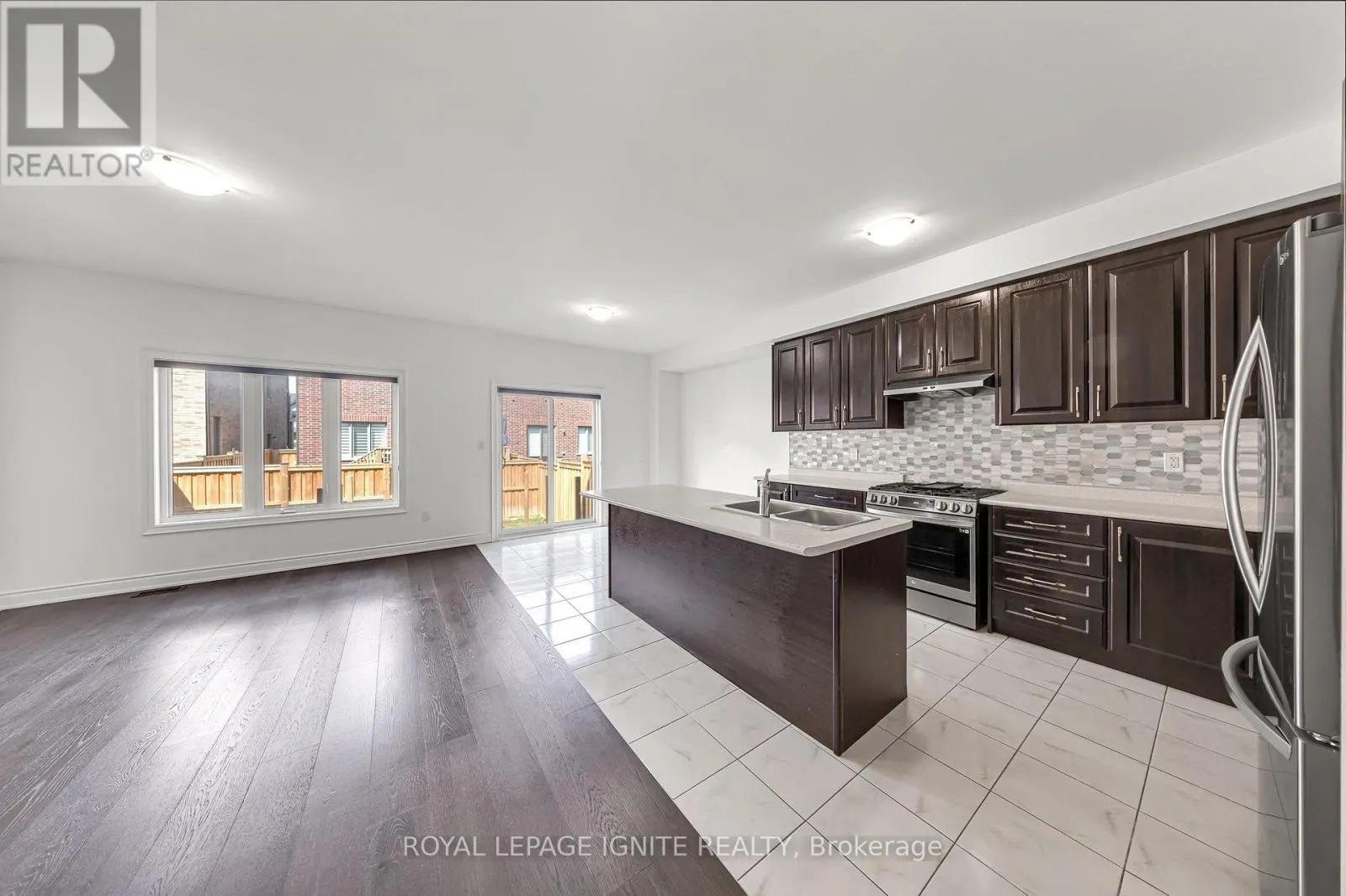9 ALAN WILLIAMS TRAIL