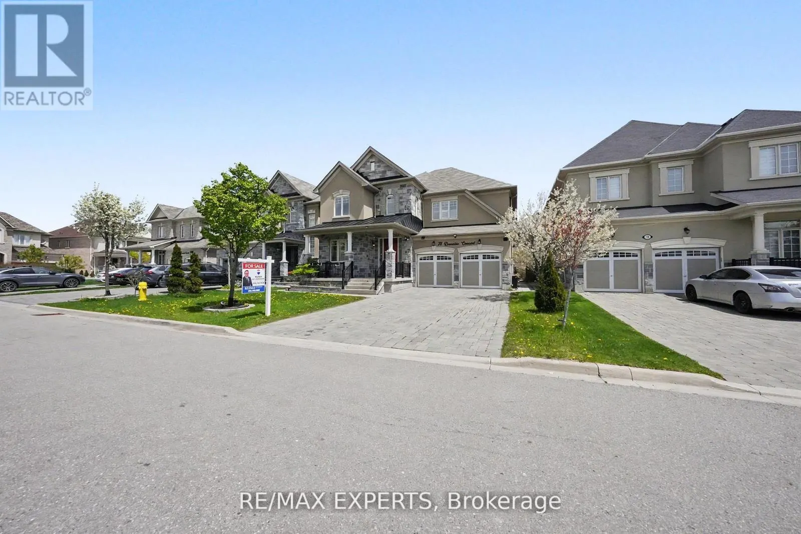 74 DUNROBIN CRESCENT