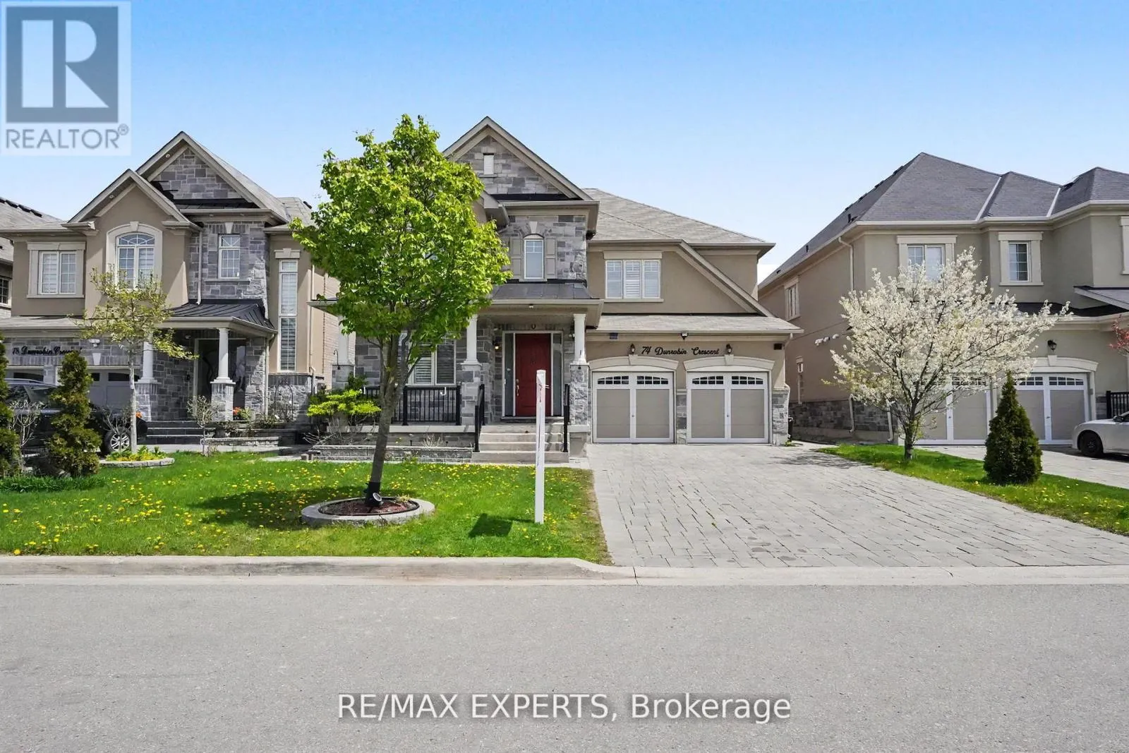 74 DUNROBIN CRESCENT