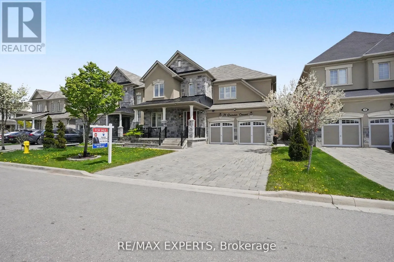 74 DUNROBIN CRESCENT
