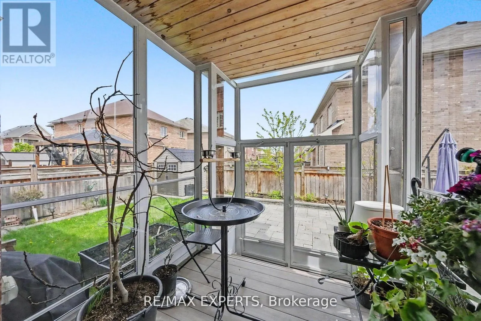 74 DUNROBIN CRESCENT