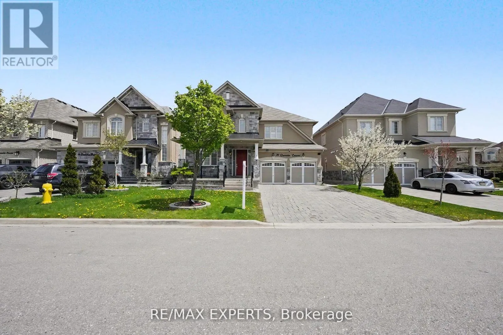 74 DUNROBIN CRESCENT