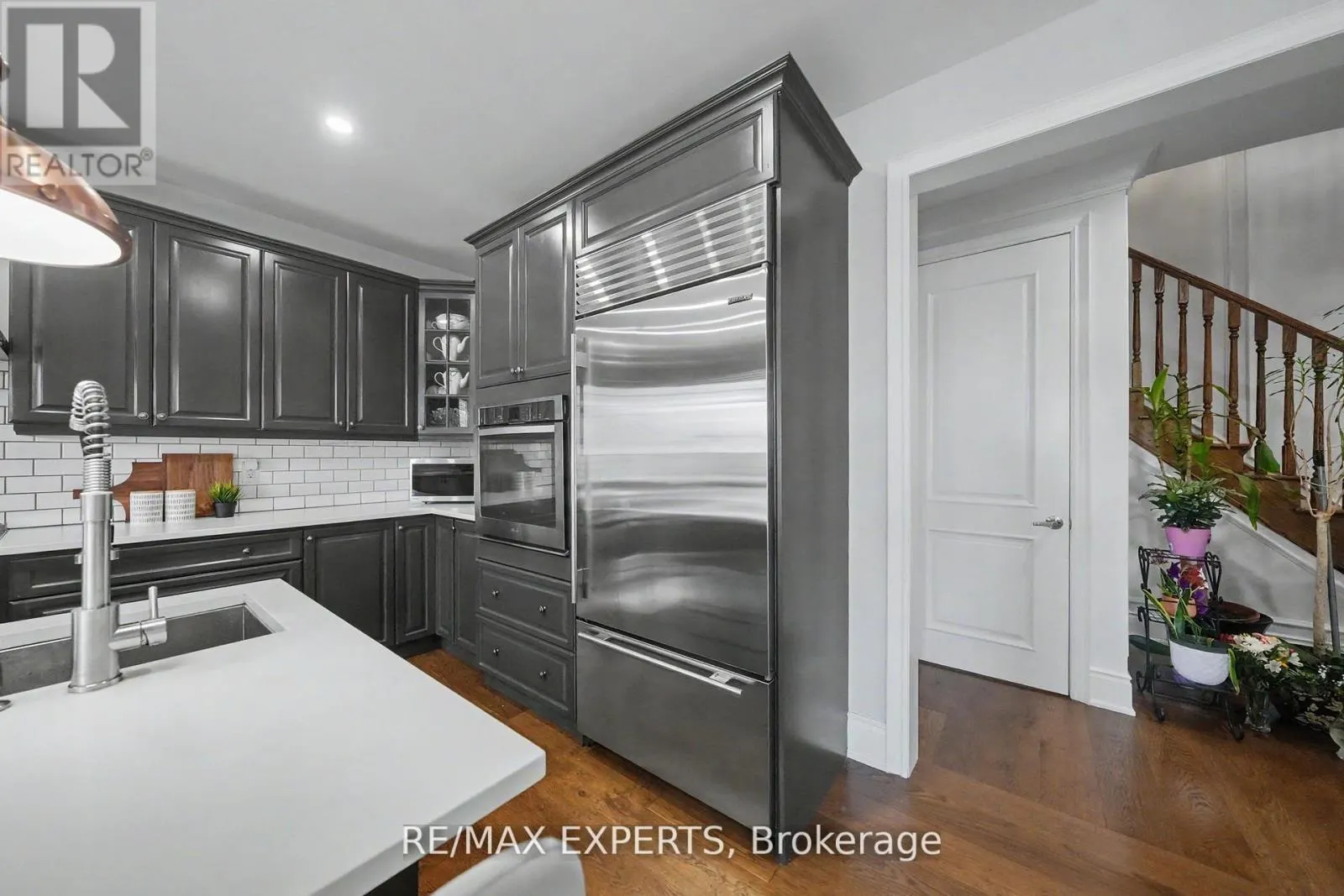 74 DUNROBIN CRESCENT