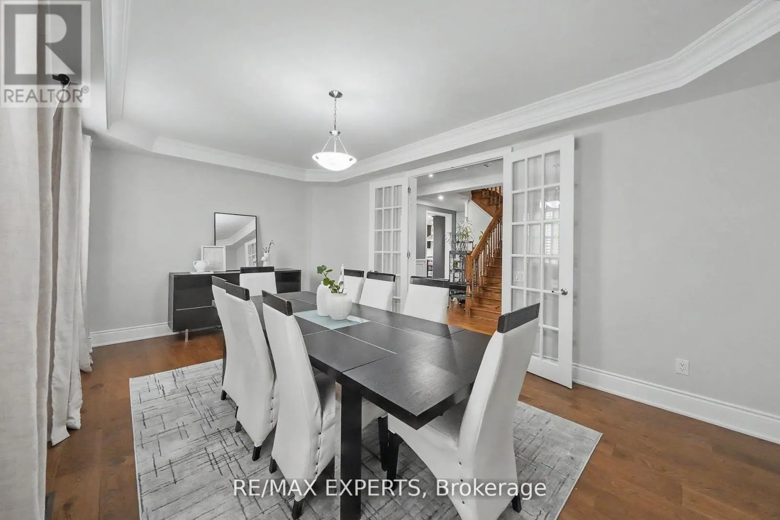 74 DUNROBIN CRESCENT