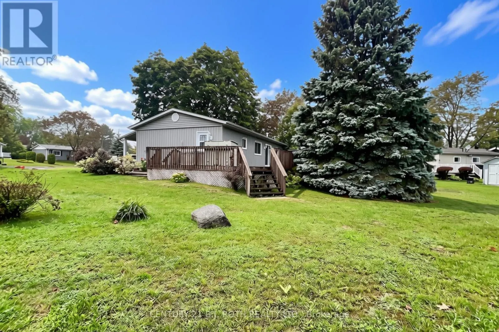 6 WALNUT COURT
