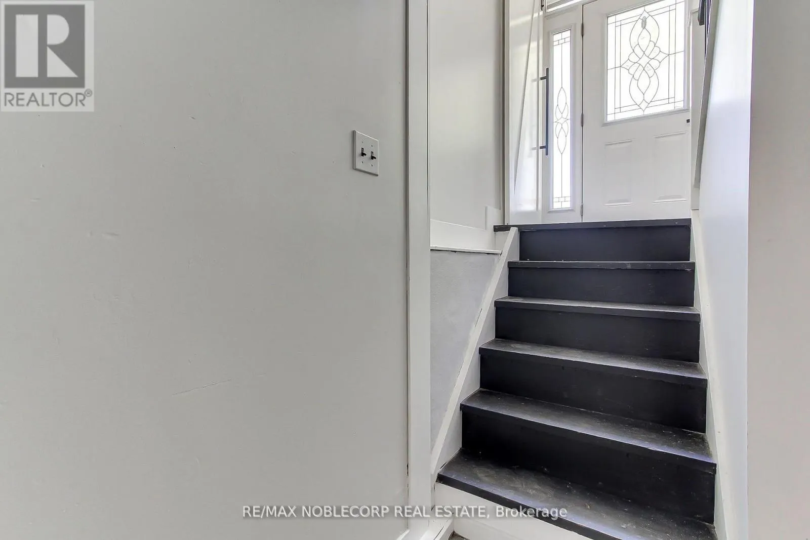 17 LARKDALE CRESCENT