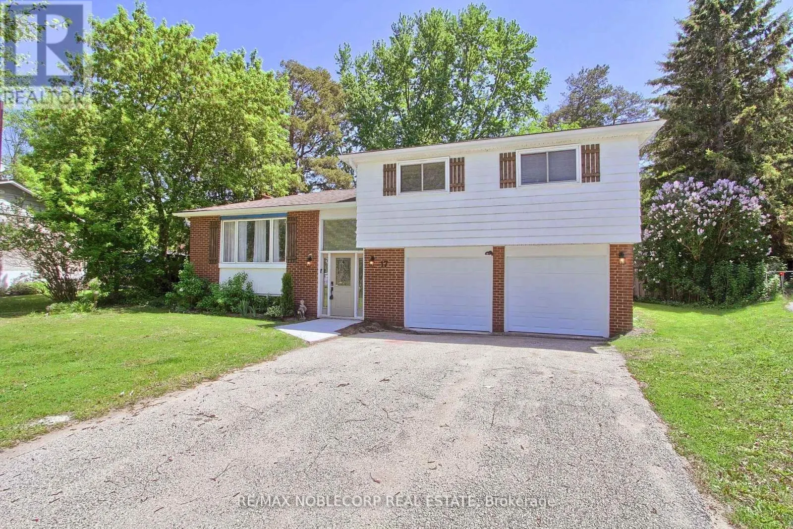 17 LARKDALE CRESCENT