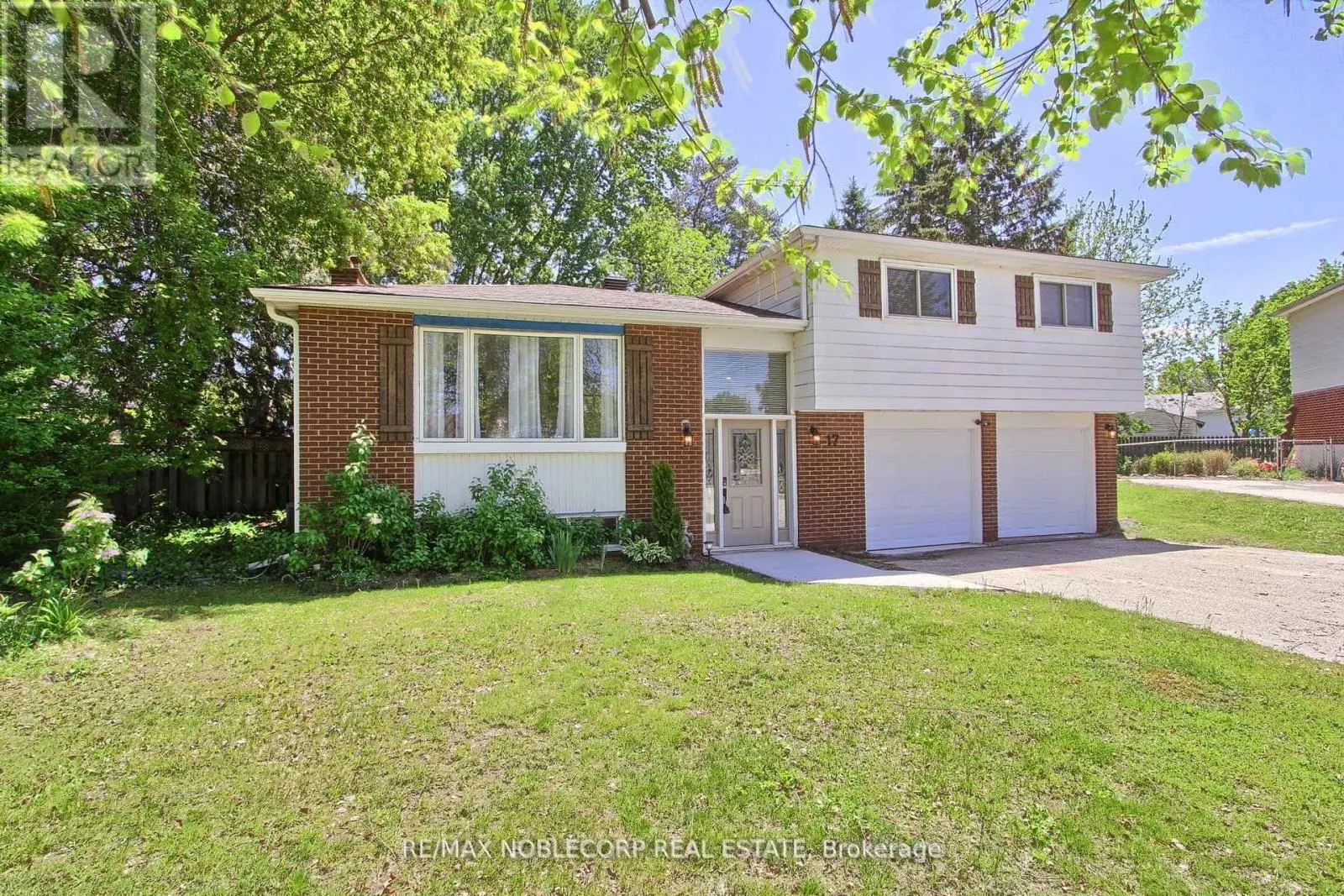 17 LARKDALE CRESCENT