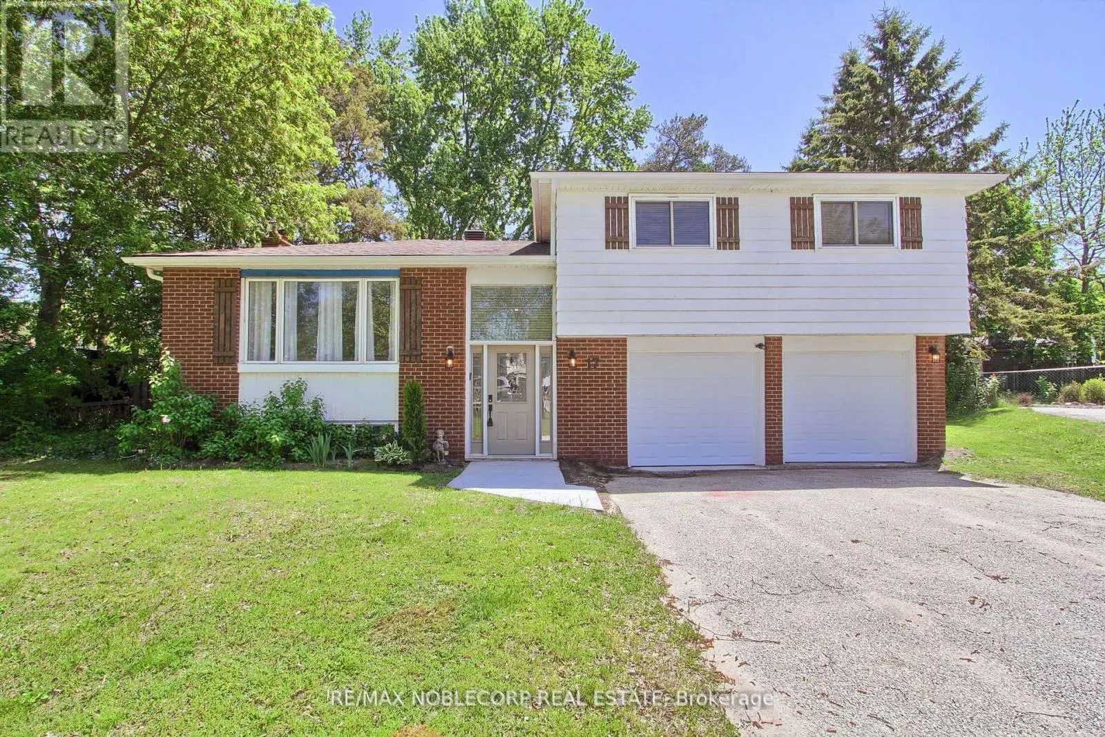 17 LARKDALE CRESCENT