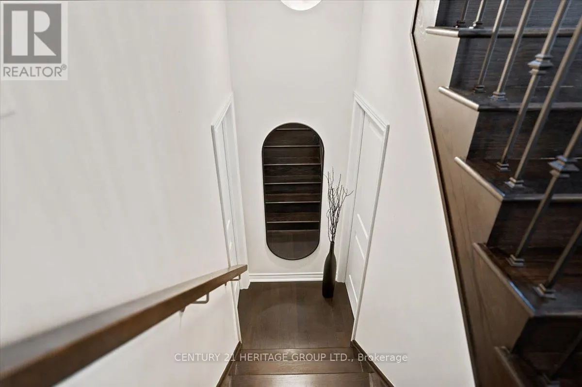 100 MONDIAL CRESCENT E