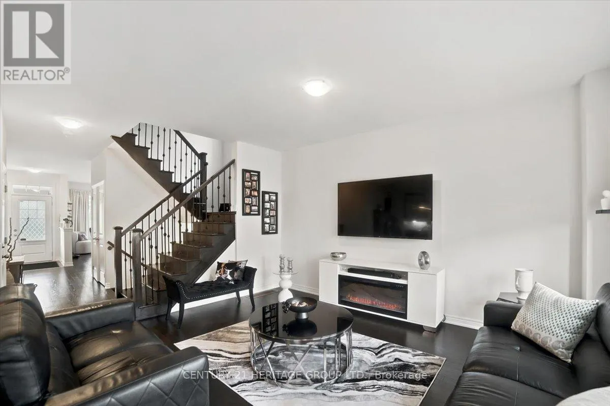 100 MONDIAL CRESCENT E