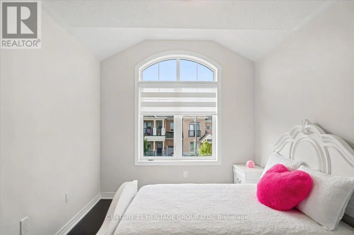 100 MONDIAL CRESCENT E