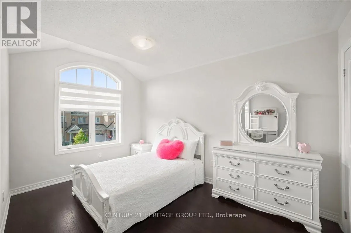 100 MONDIAL CRESCENT E