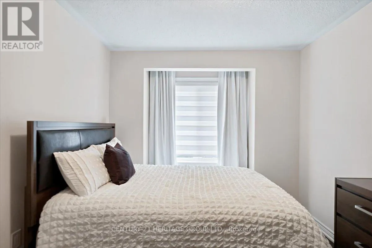 100 MONDIAL CRESCENT E