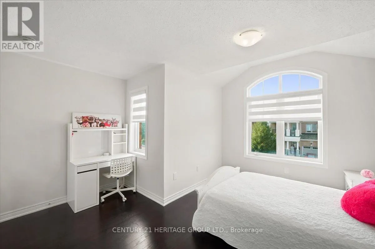 100 MONDIAL CRESCENT E