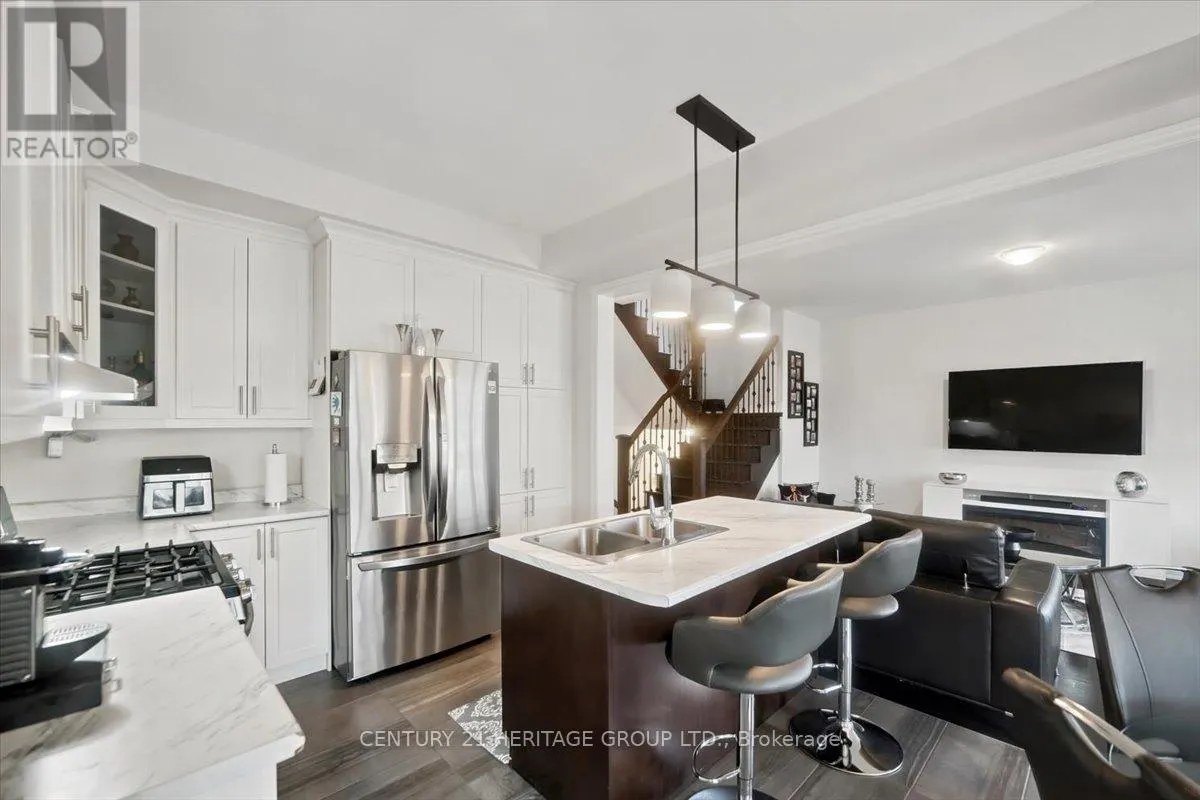 100 MONDIAL CRESCENT E