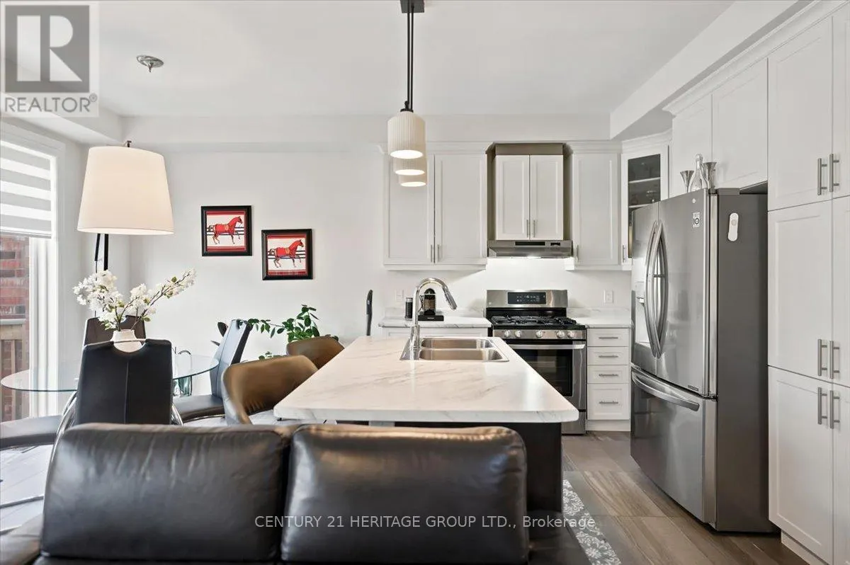 100 MONDIAL CRESCENT E