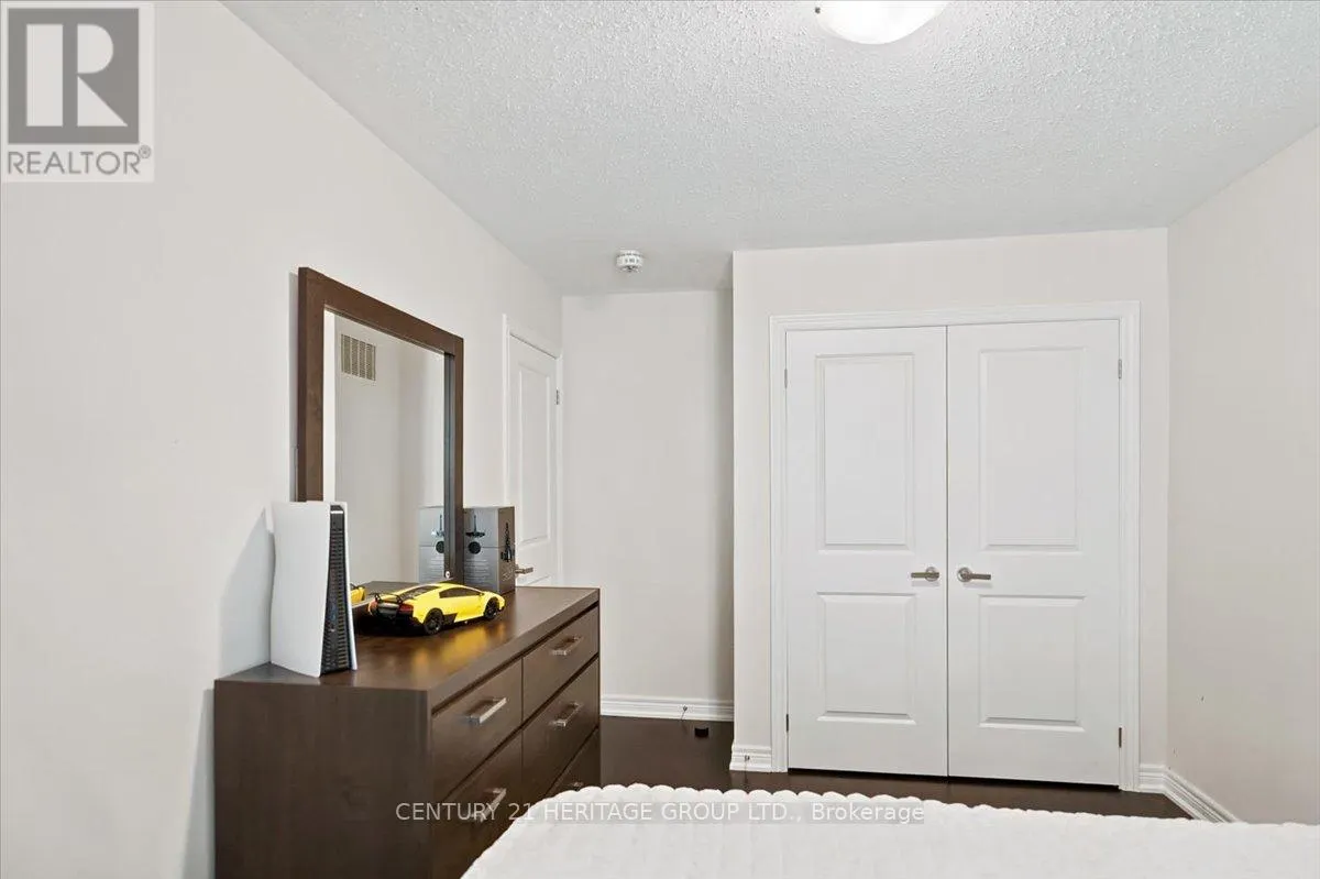 100 MONDIAL CRESCENT E