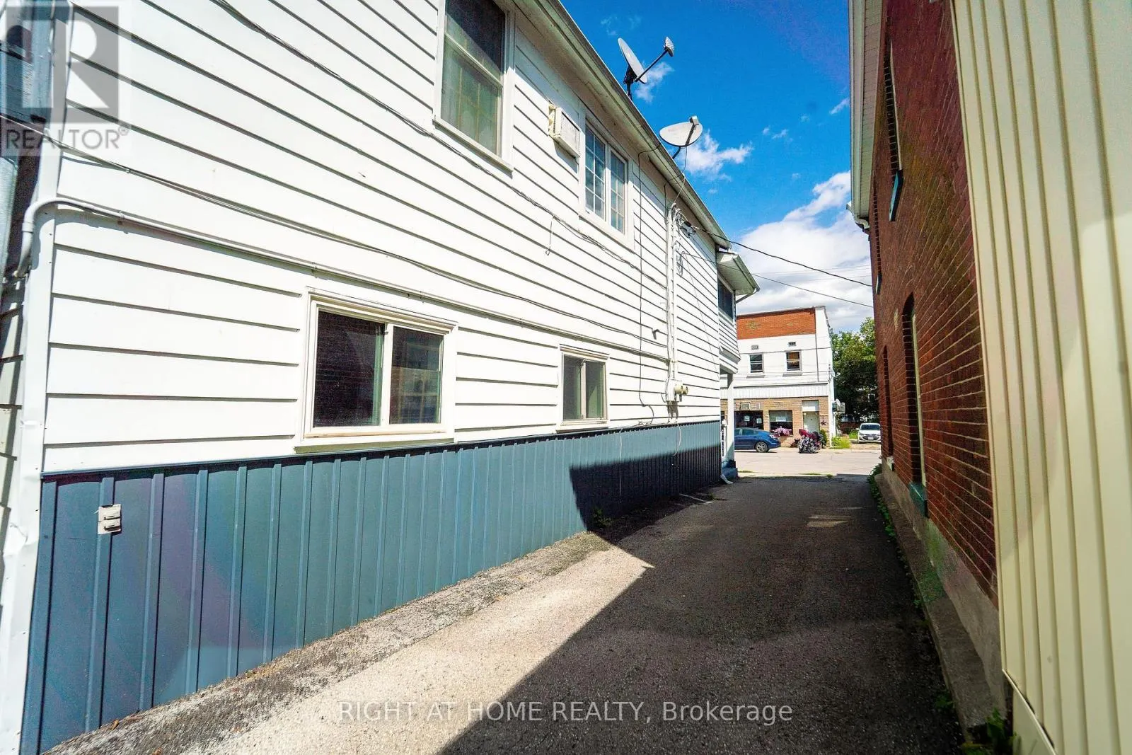 17 LAIDLAW ST STREET S