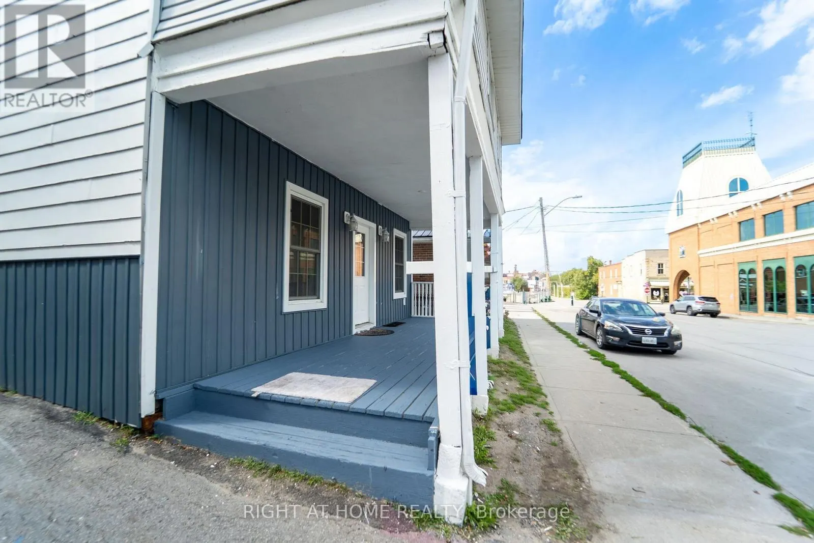 17 LAIDLAW ST STREET S