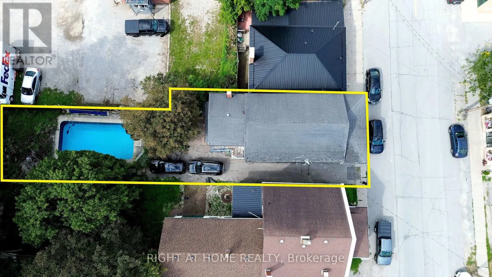 17 LAIDLAW ST STREET S