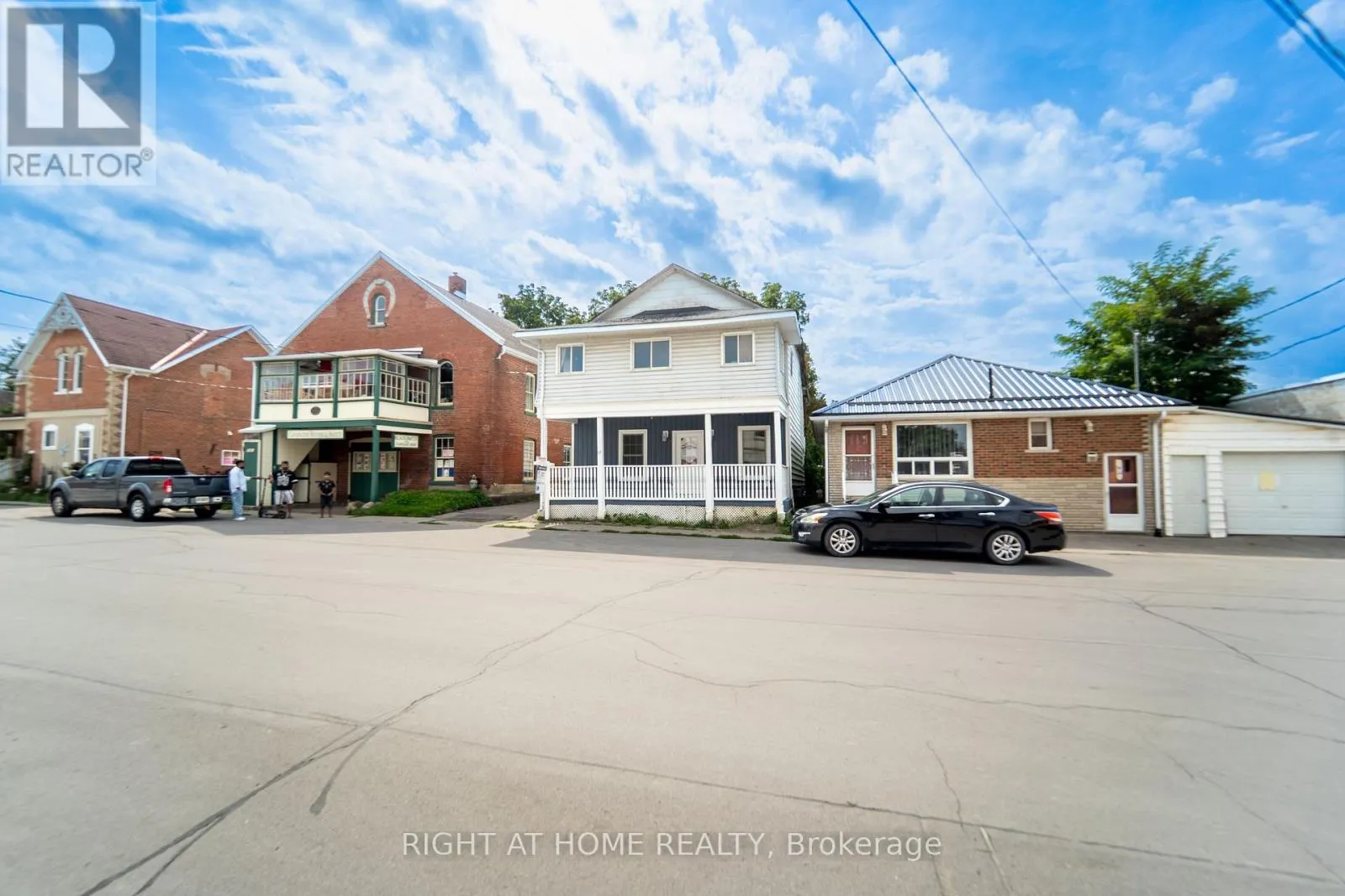 17 LAIDLAW ST STREET S