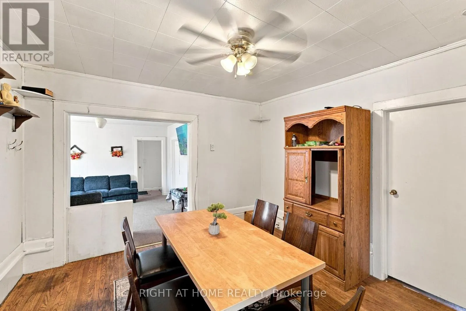 17 LAIDLAW ST STREET S