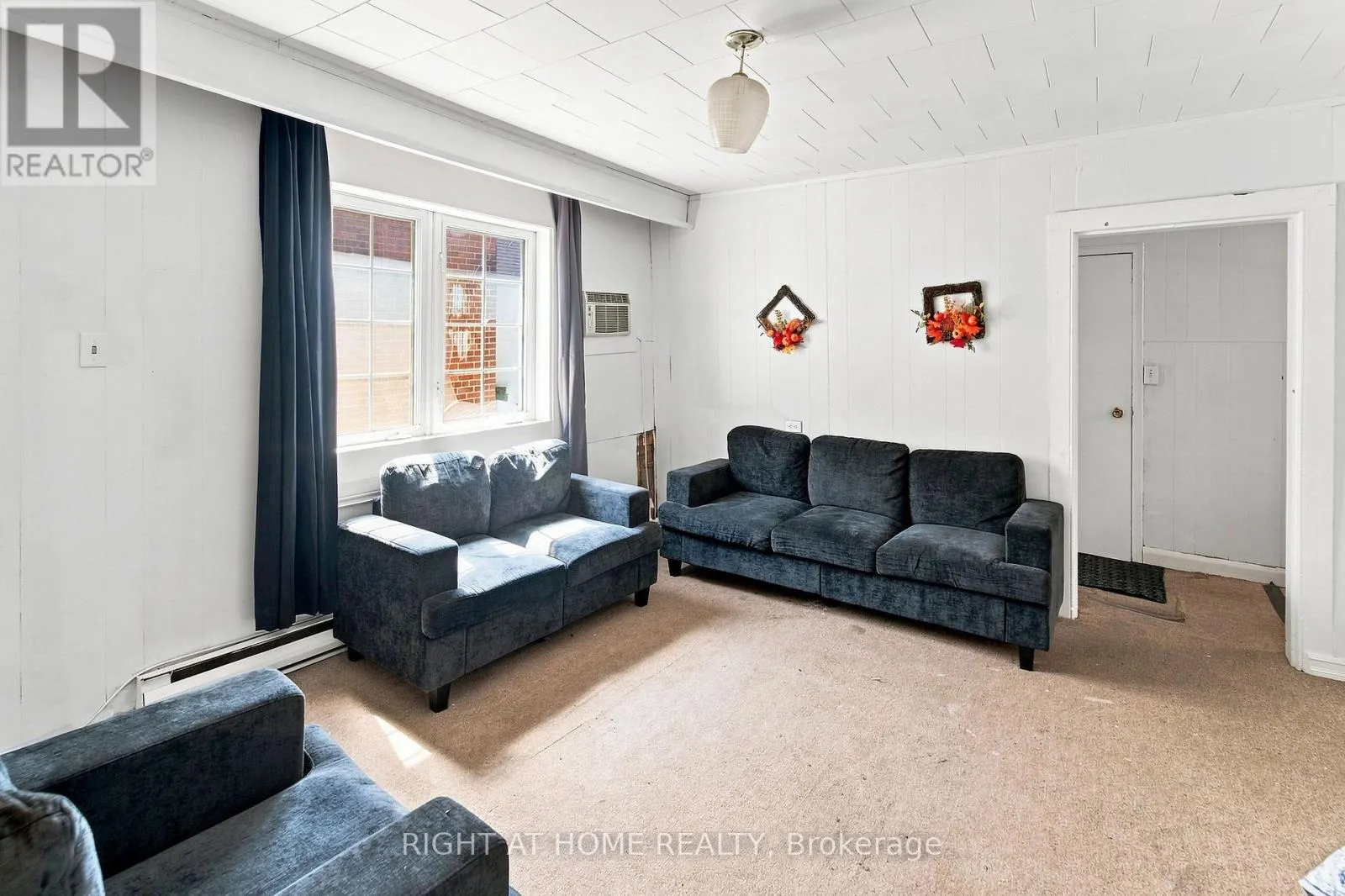 17 LAIDLAW ST STREET S