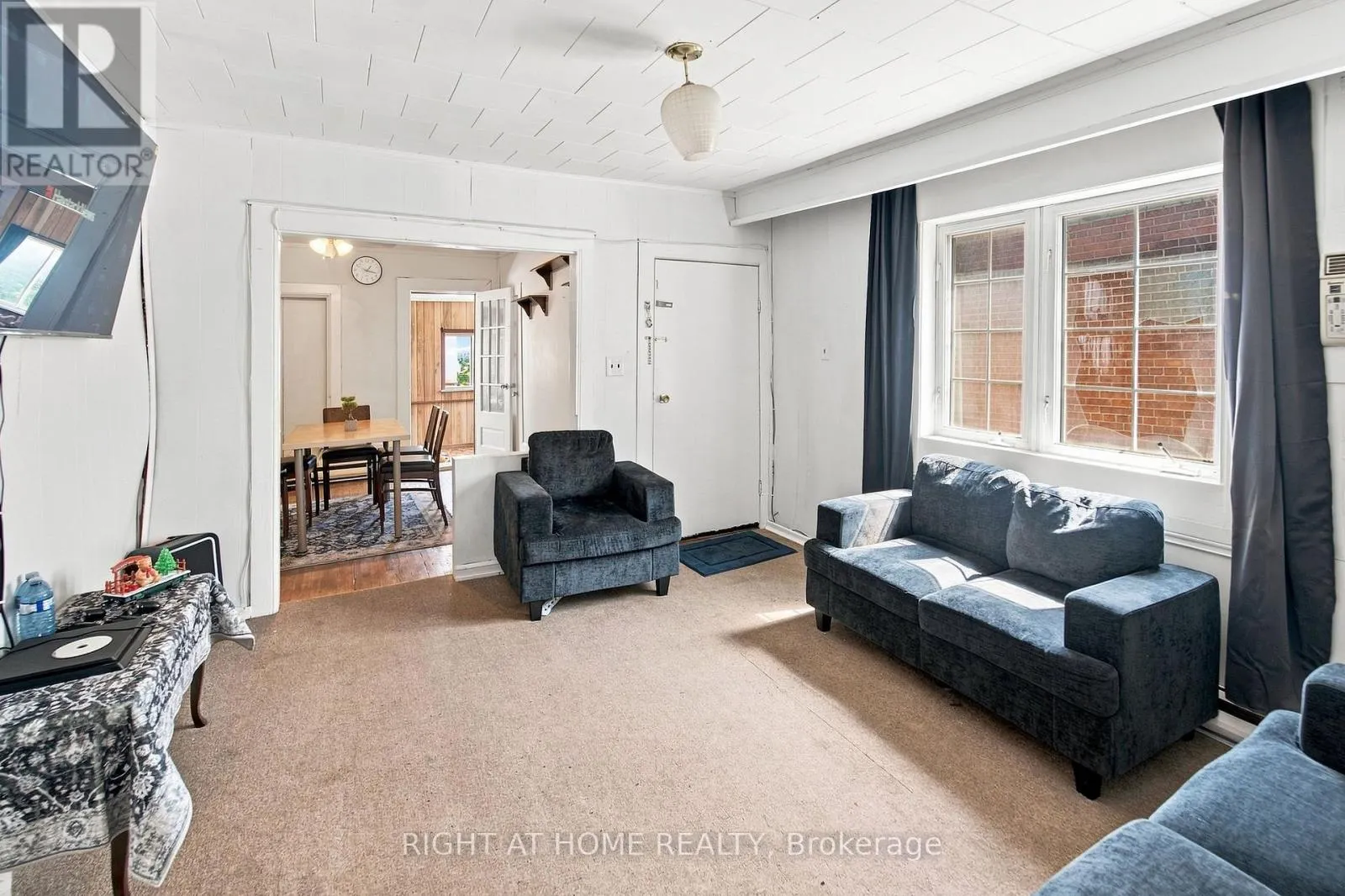 17 LAIDLAW ST STREET S