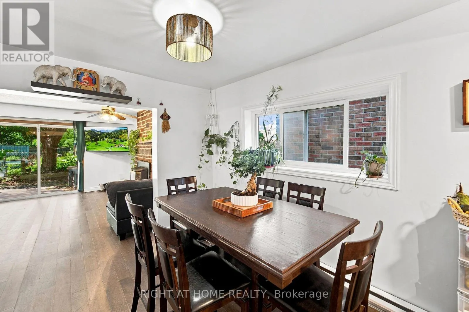17 LAIDLAW ST STREET S