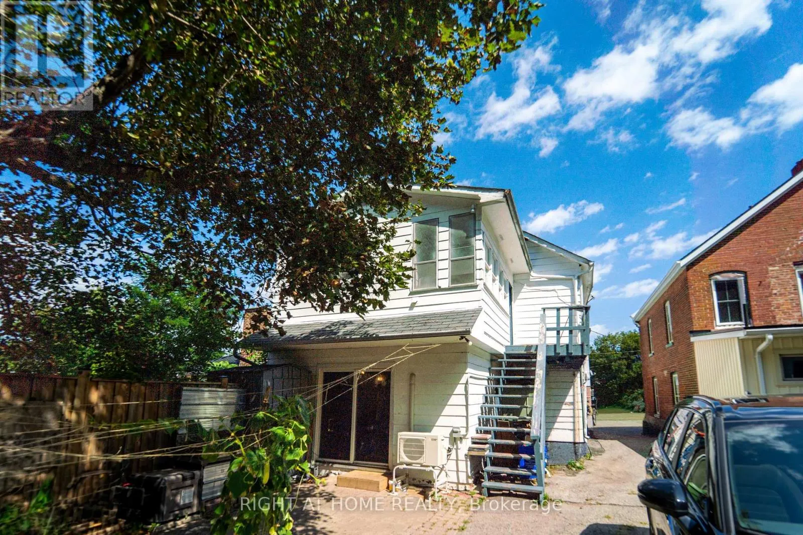 17 LAIDLAW ST STREET S