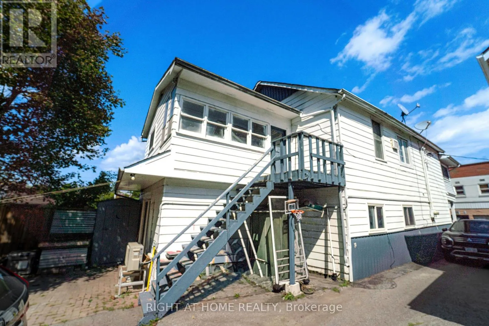 17 LAIDLAW ST STREET S