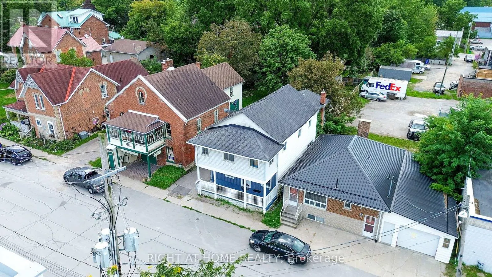 17 LAIDLAW ST STREET S