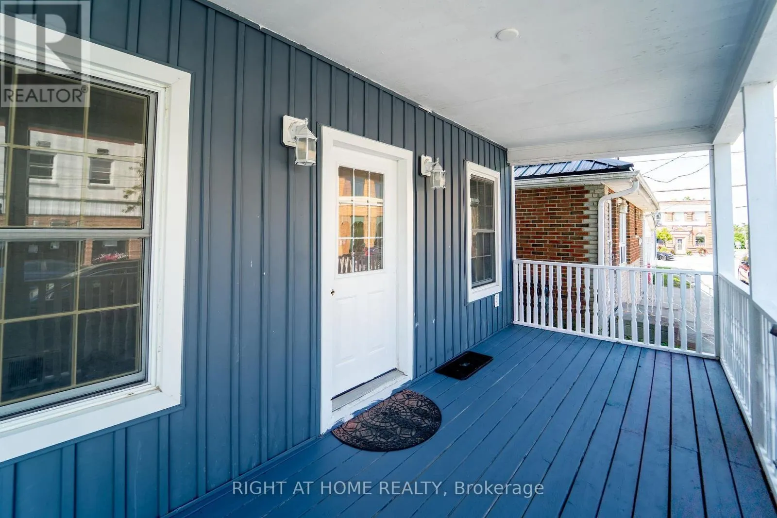 17 LAIDLAW ST STREET S