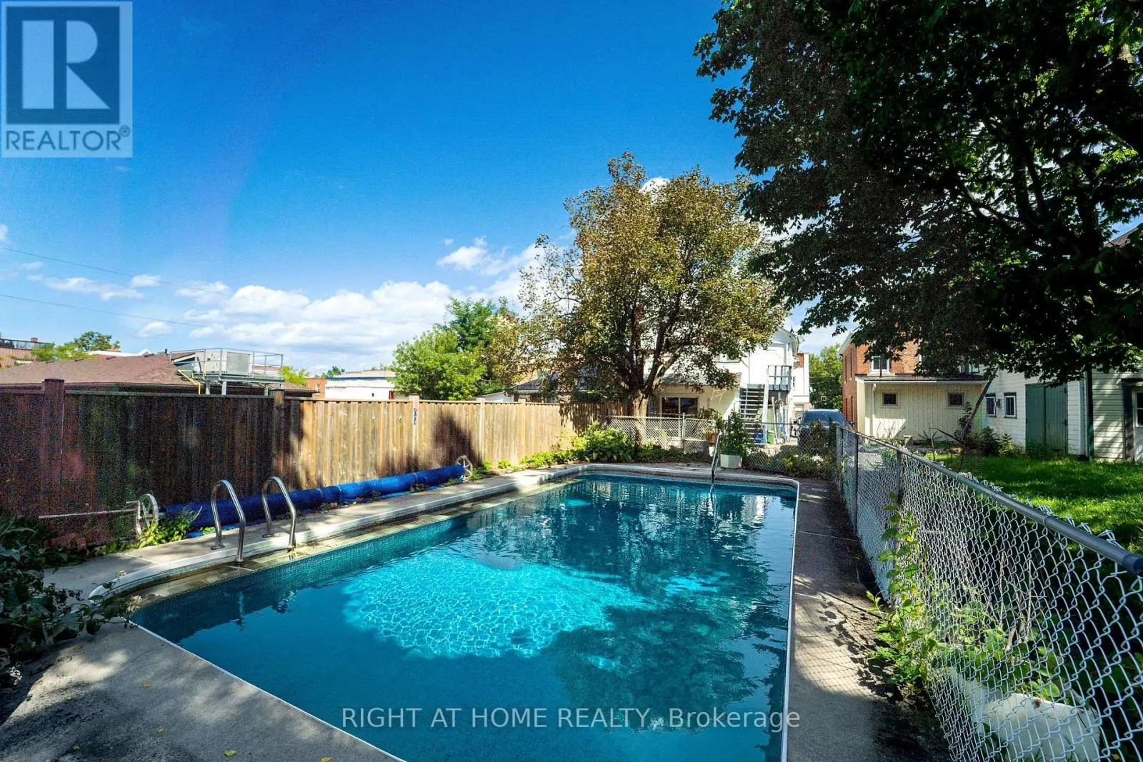 17 LAIDLAW ST STREET S